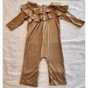Kate‎ Quinn Organic Cotton Romper SZ 3-6M Gold Long Slv Snap Ruffle Collar
